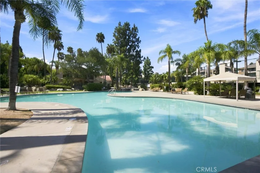 21400 Burbank #106 photo 15