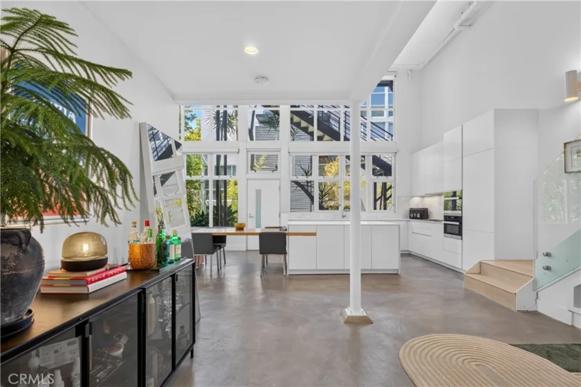 1037 N Laurel Avenue #1 photo 14