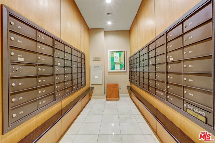 10445 Wilshire Boulevard #504 photo 32