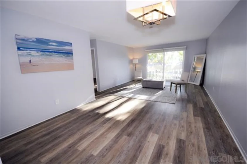 500 E Avenue photo 1