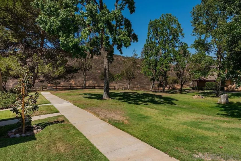 8777 Wahl Street photo 29