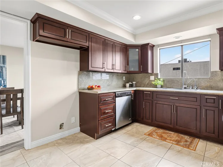 635 E Elmwood Avenue #203 photo 4