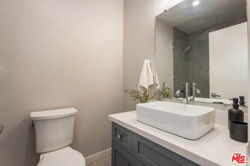 1045 N Kings Road #107 photo 18