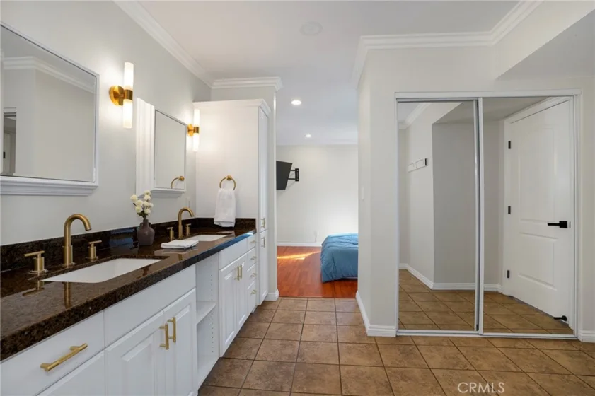 355 S Madison photo 16