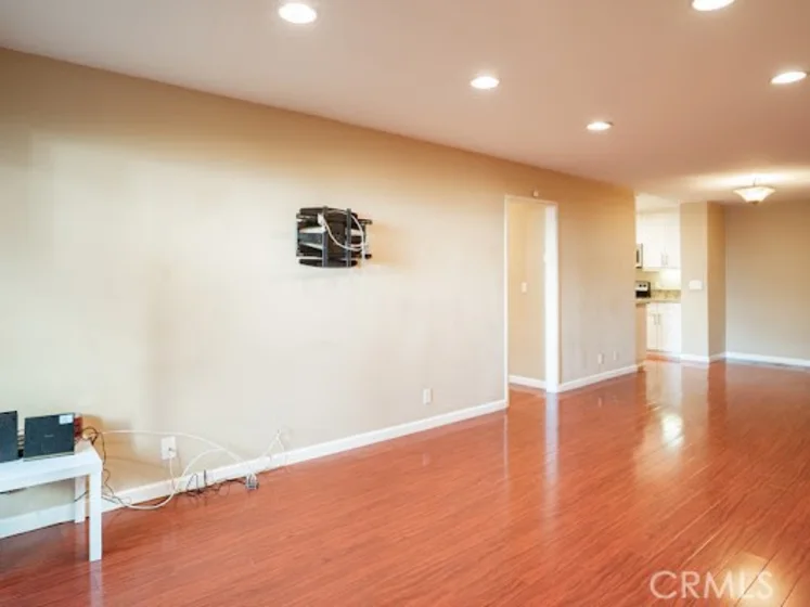 3565 Linden photo 6