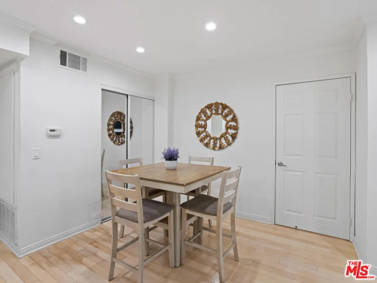 21520 Burbank Boulevard #112 photo 10