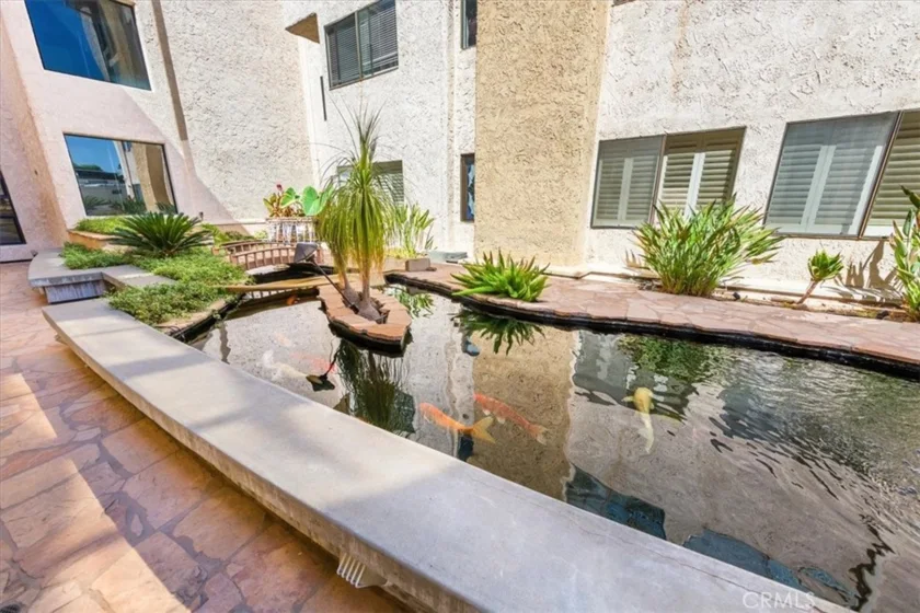 5310 Zelzah Unit 114 photo 10