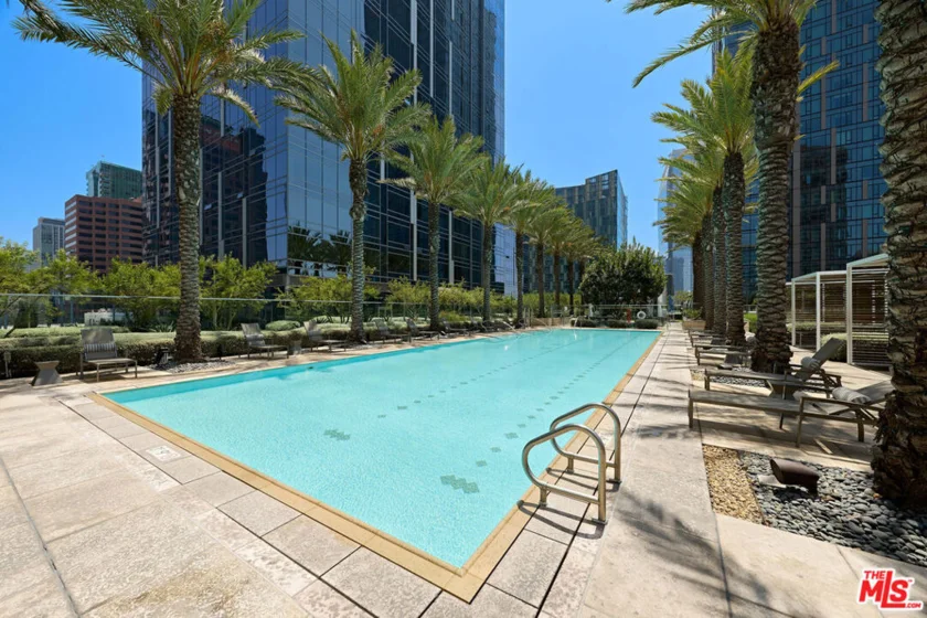 877 S Francisco Street #1220 photo 16