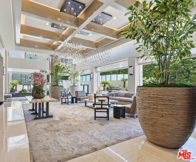 10560 Wilshire Boulevard #404 photo 37