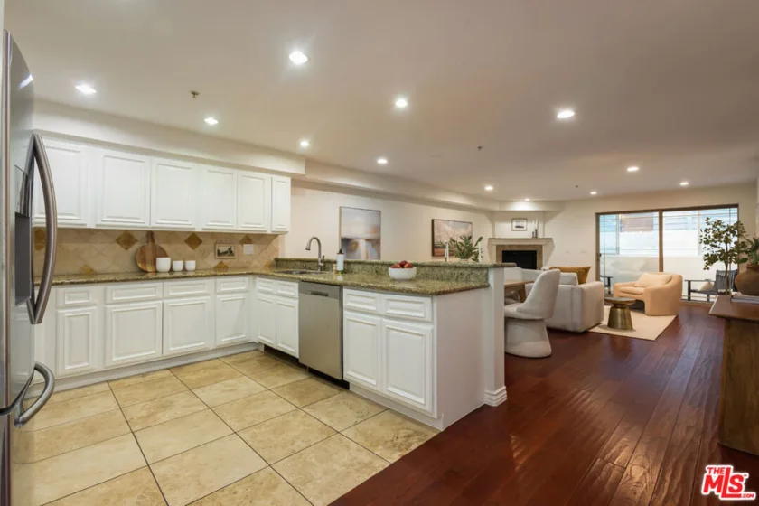 4733 Elmwood Avenue #102 photo 4