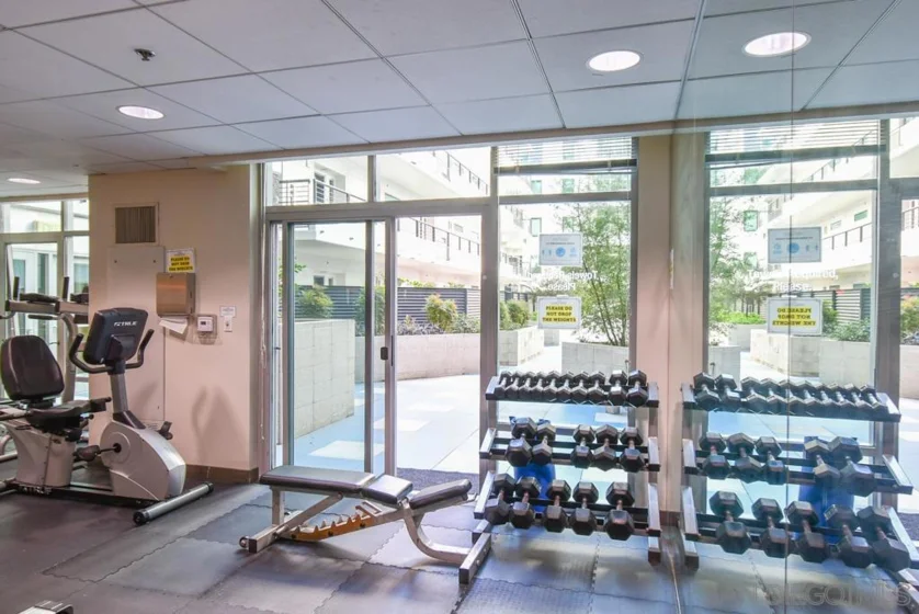 425 W Beech Street #408 photo 28