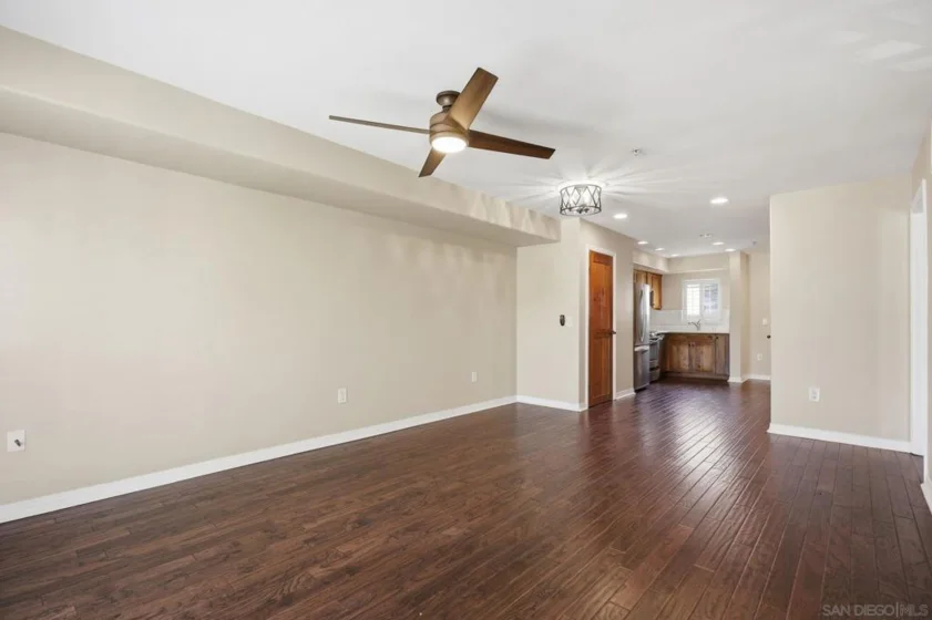 801 W Hawthorn #406 photo 24