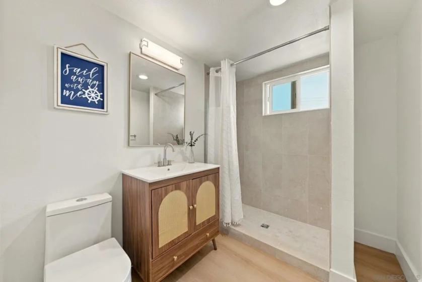 435 Woodlawn Avenue #D photo 8