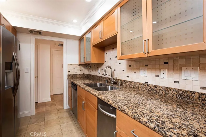 4536 Colbath Avenue #102 photo 10