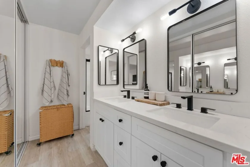 5515 Canoga Avenue #220 photo 10