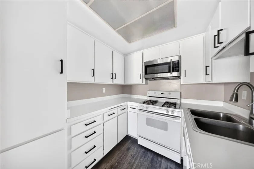 333 Burchett Street #206 photo 22