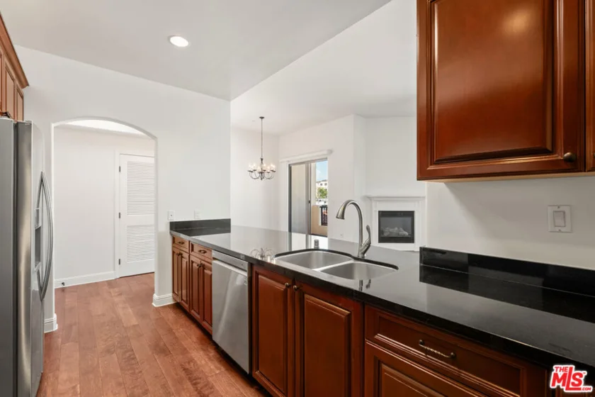 5037 Rosewood Avenue #301 photo 22