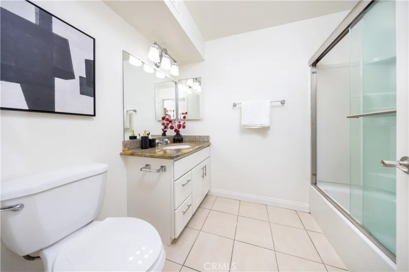 511 N Curtis #F photo 9
