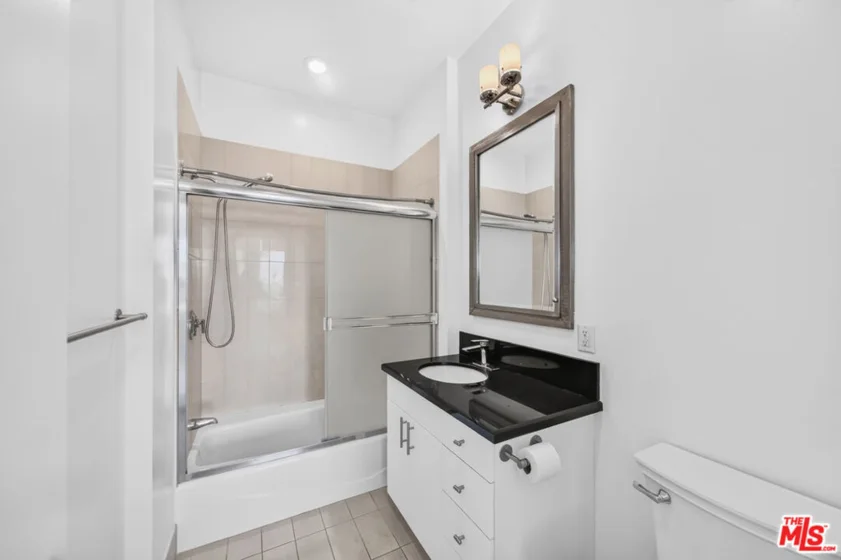 3810 Wilshire Boulevard #1108 photo 12