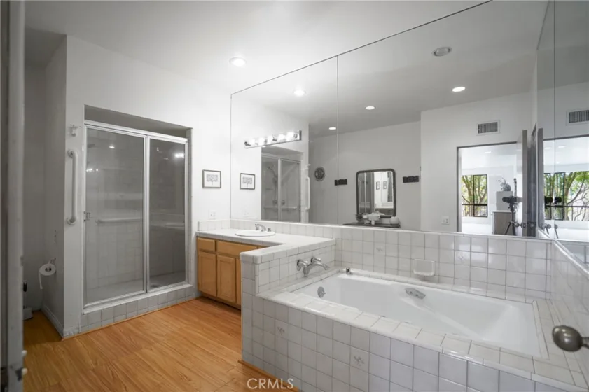 4454 Ventura Canyon #105 photo 25