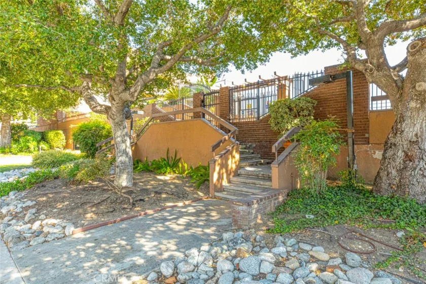 460 Oak Street #203 photo 25
