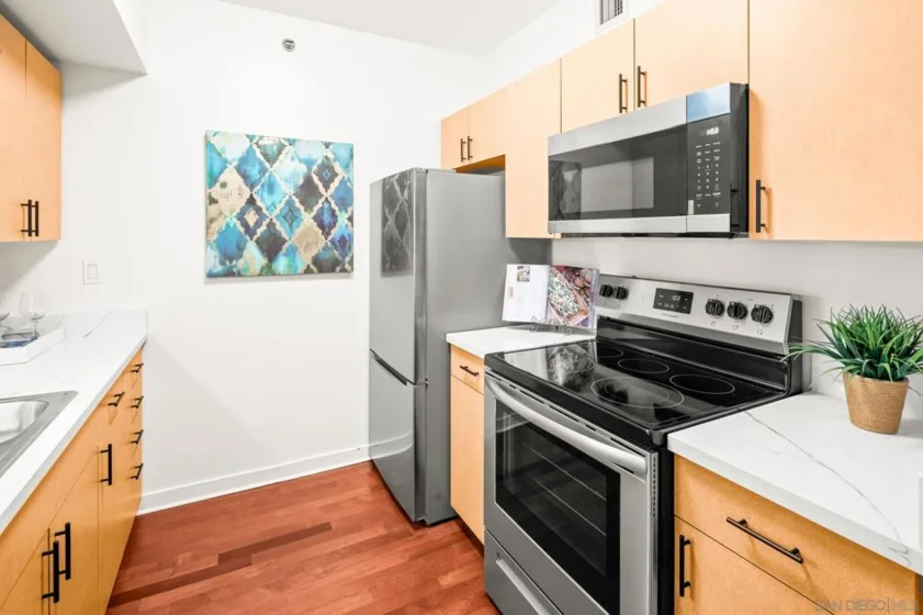425 W Beech #327 photo 10