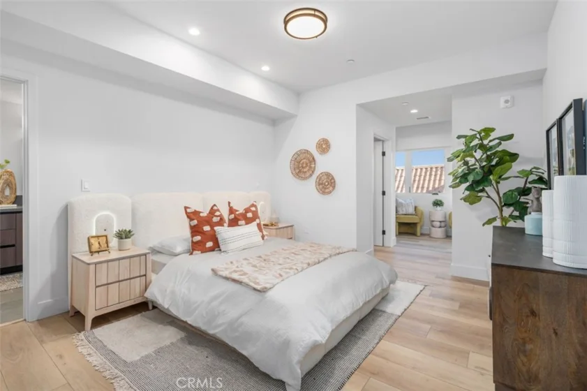 150 S Oak Knoll #202 photo 32