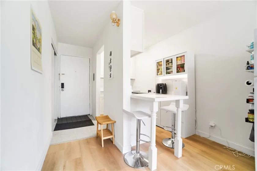 525 S Ardmore #338 photo 3