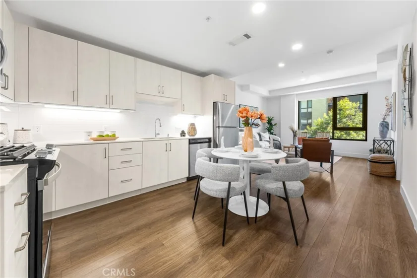 709 E Walnut Street #214 photo 8