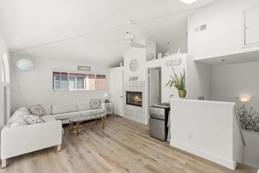 221 Donax Avenue #4 photo 26