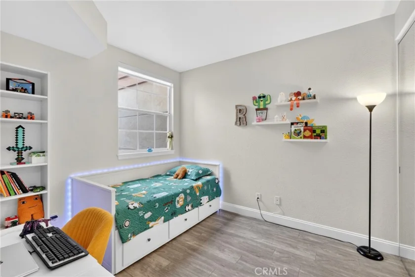 1027 S Stresa photo 7