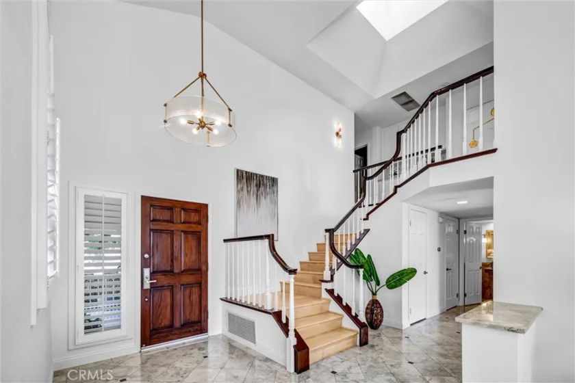 70 Fairlake photo 8