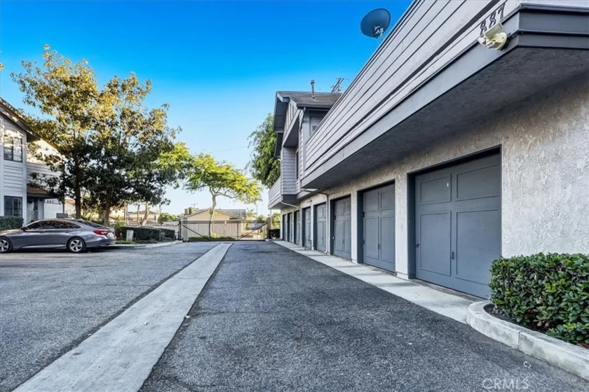 883 W 34th #N photo 9