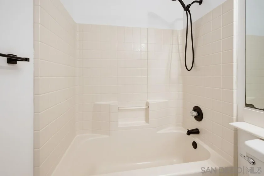 1228 La Vida Court photo 36