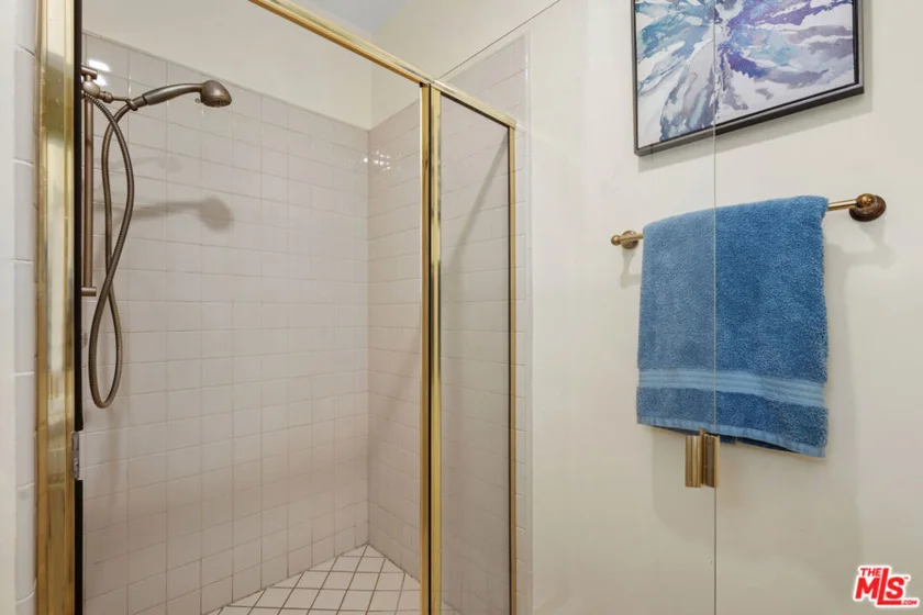 1375 Kelton Avenue #104 photo 19