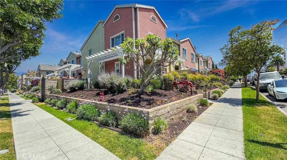 1500 Pine Avenue #19 photo 1