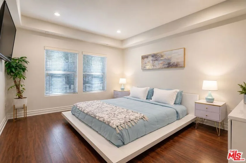 15206 Burbank Boulevard #116 photo 3