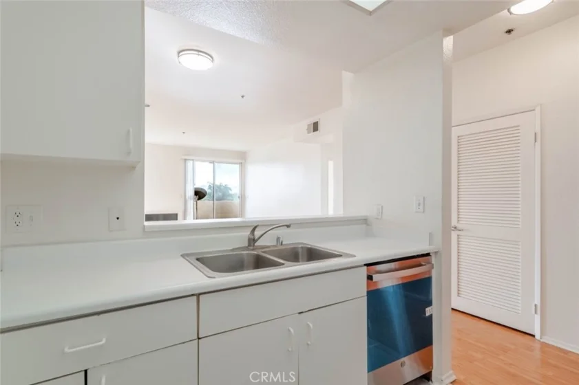 19350 Sherman Way #210 photo 8