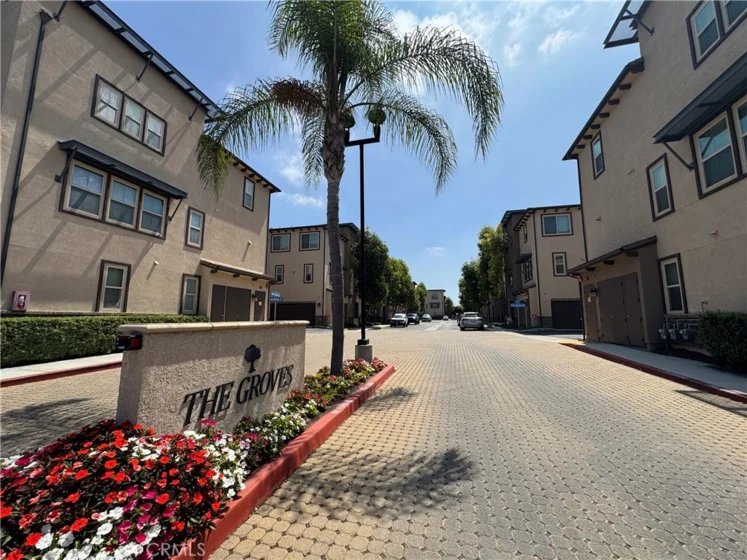 1391 Clementine Way photo 4