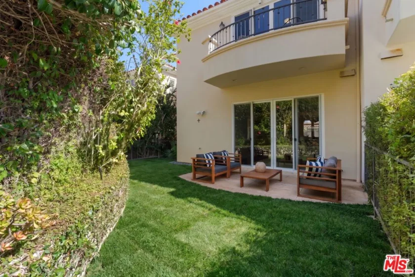 23963 De Ville Way photo 15