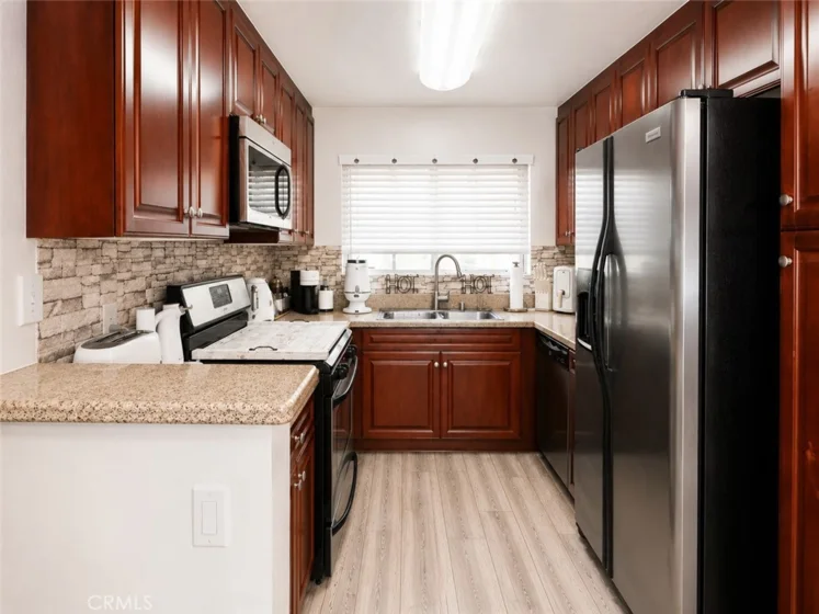 5565 Canoga Avenue #207 photo 3