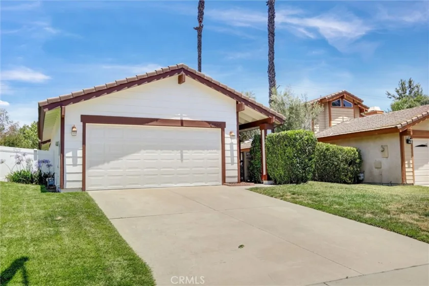 41555 Avenida De La Reina photo