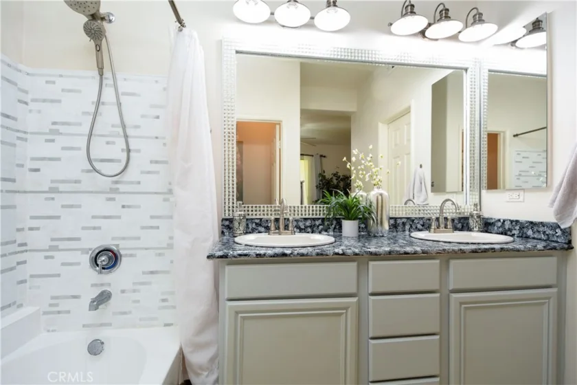 44942 Bellflower photo 20