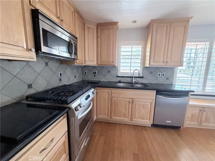 14647 Dickens #8 photo 7