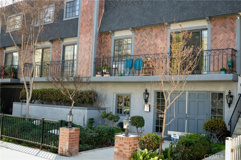15322 Weddington Street #3 photo 1