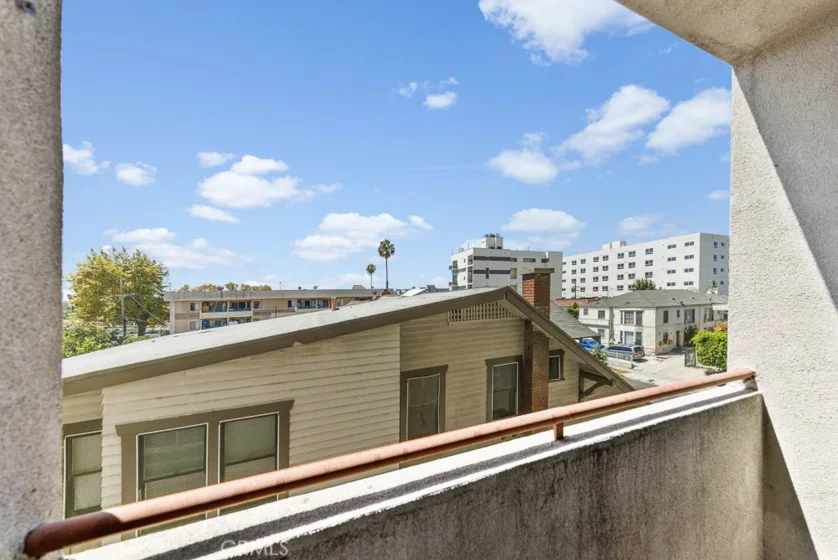 908 S Ardmore Avenue #304 photo 28