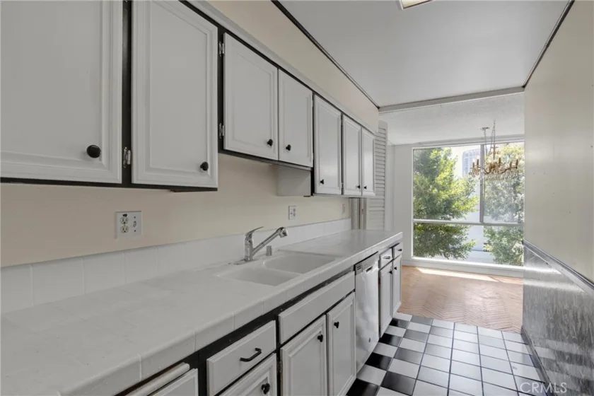1340 S Beverly Glen Boulevard #211 photo 18