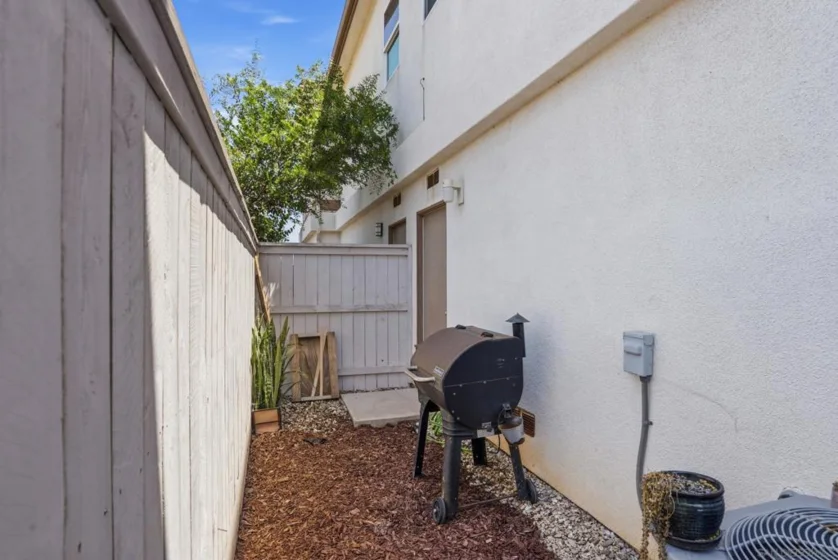 1329 Holly Avenue photo 29