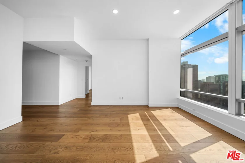 900 W Olympic Boulevard #32I photo 9
