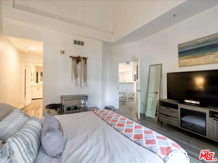 4477 Woodman Avenue #304 photo 19